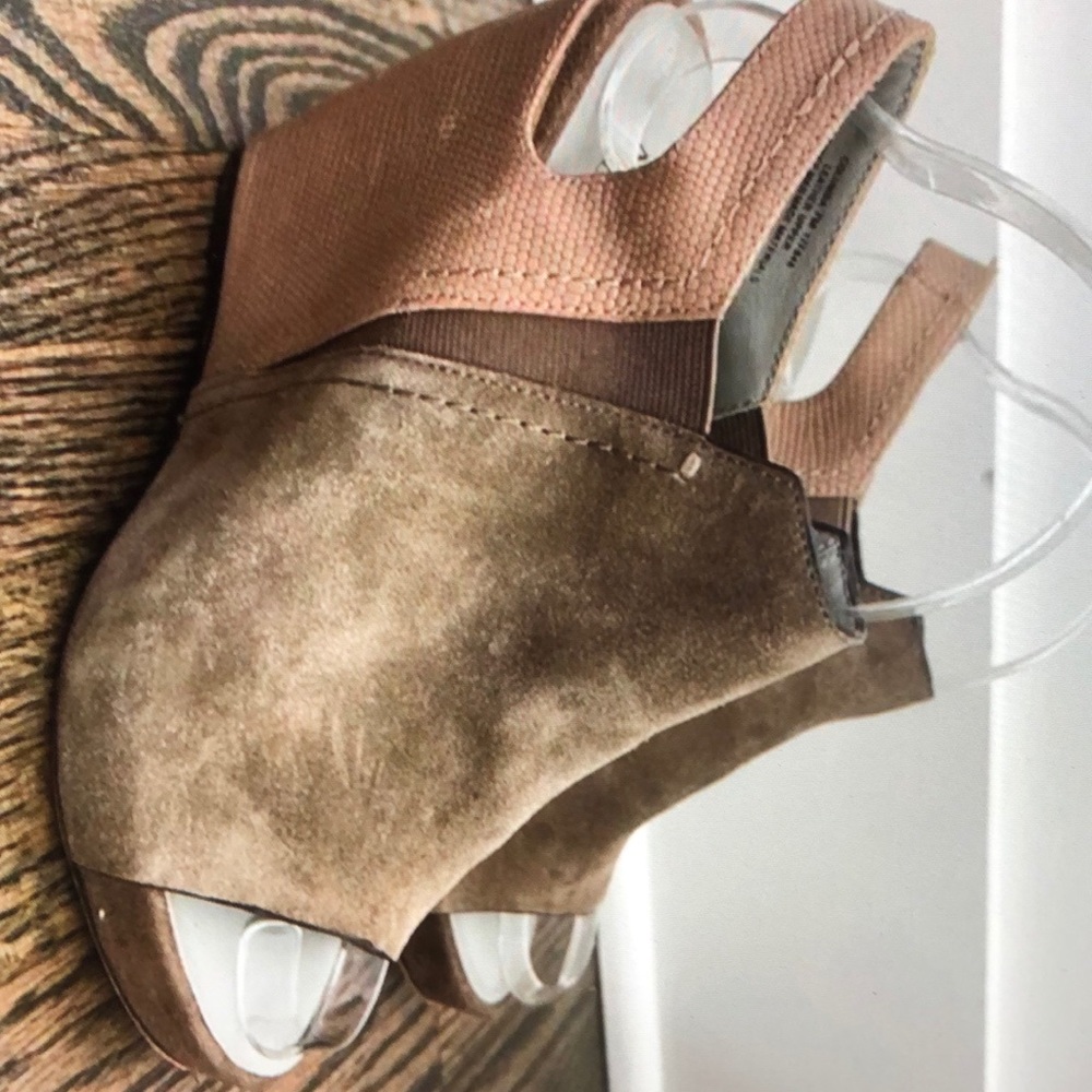 Naked feet Columbia tan suede leather wedge San-dals size 7